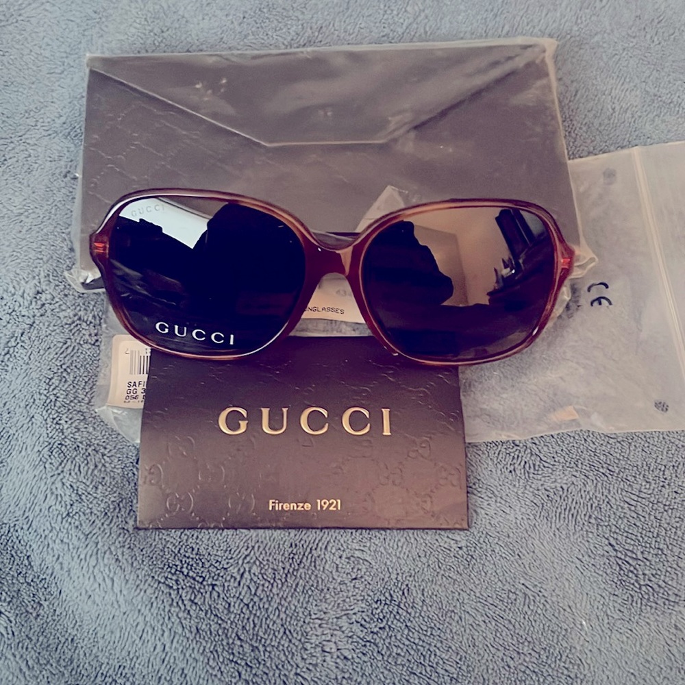 Authentic Gucci sun glasses. BRAND NEW!!